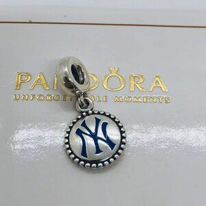 🌞📖Pandora New York Yankees Dangle Charm
